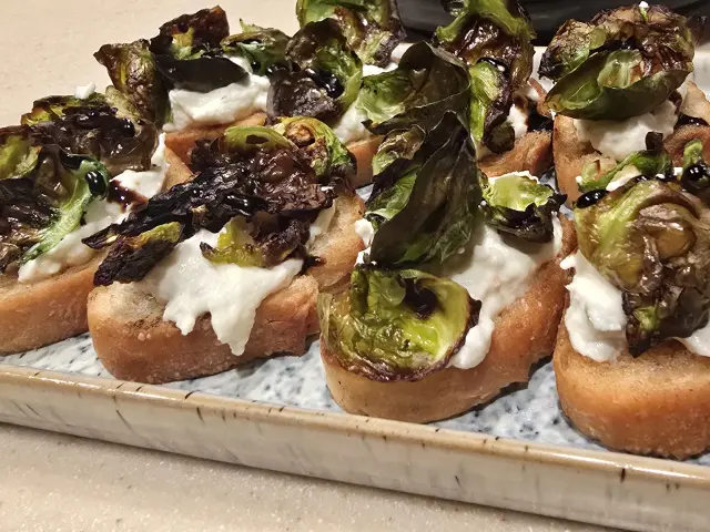 Balsamic-Ricotta Crostini recipe